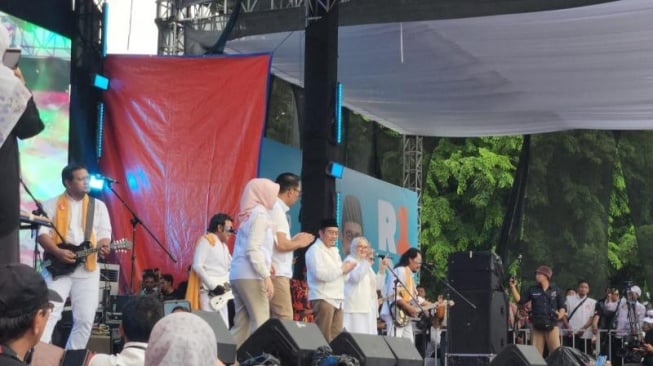 Sihir '250 Juta' Rhoma Irama Bikin Goyang RK-Suswono di Lapangan Banteng