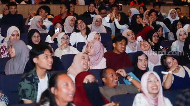 Para Peserta saat mengikuti acara Youth Economic Summit 2024 di Graha Bhakti Budaya, Taman Ismail Marzuki (TIM), Jakarta, Sabtu (23/11/2024). [Suara.com/Alfian Winanto] 