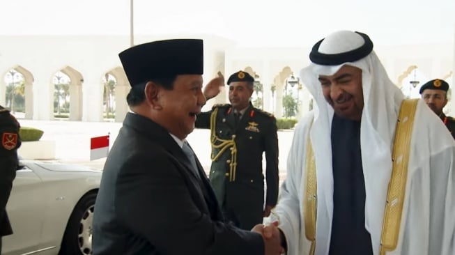 Sambut Presiden dengan Kemewahan, Mercedes-Maybach S650 Pullman Jadi Tunggangan Prabowo di Abu Dhabi