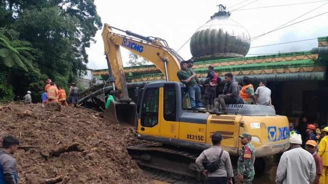 Gerak Cepat, Kemensos Bantu Pencarian Korban Longsor Karo