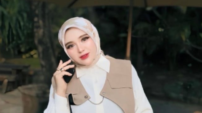 Usai Hina Suku Jawa, Viral Herlin Kenza Ngaku Ingin Cekik Nikita Mirzani