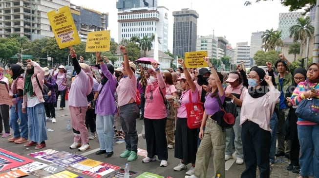 Kompak Geruduk Istana, Ini Sederet Tuntutan Massa Pendemo Perempuan ke Prabowo