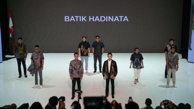 Urban Fashion 2024: Hadinata Batik Tampilkan Batik yang Instagramable