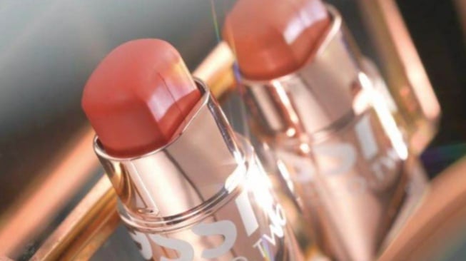 4 Rekomendasi Blush On Berbentuk Stick, Anti Ribet dan Praktis!