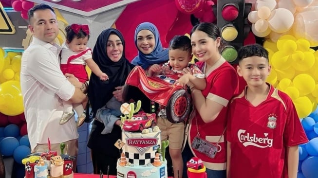 5 Momen Kejutan Manis di Ulang Tahun Rayyanza: Dari Kado Rafathar hingga Mobil Lighting McQueen Sungguhan!