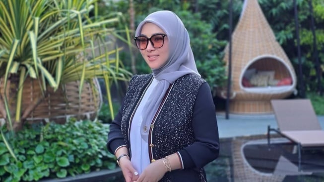 Tampil Cetar, Perhiasan Ratusan Juta Syahrini Bikin Netizen Speechless: Kinclong