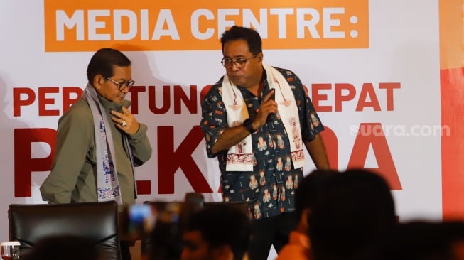 Calon Gubernur dan Wakil Gubernur DKI Jakarta nomor urut 3, Pramono Anung - Rano Karno usai memyampaikan keterangan terkait hasil quick count Pilkada di Jakarta, Rabu (27/11/2024). [Suara.com/Alfian Winanto]