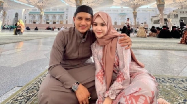 Chand Kelvin Ungkap Kehamilan Pertama Istri Saat Umrah: Bahagianya Berkali-kali Lipat