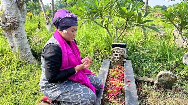 Ritual Luluk Nur Hamidah Sebelum Mencoblos di TPS