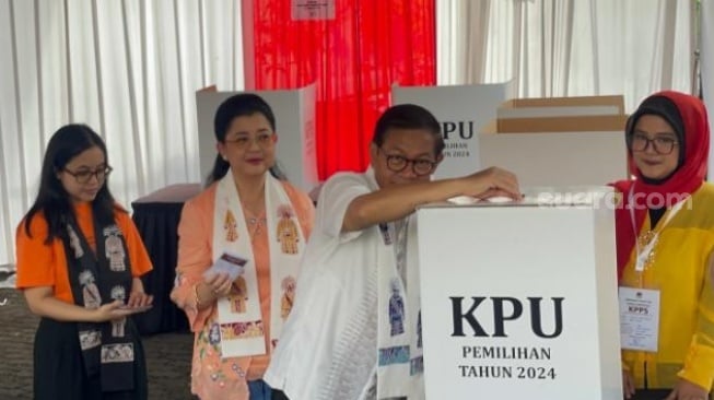 Nyoblos ke TPS 046 Bareng Anak dan Istri, Pramono Harap Menang Satu Putaran