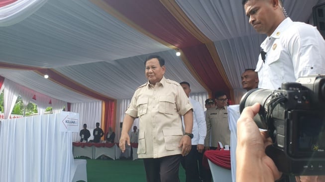 Momen Prabowo Nyoblos di TPS 08 Bojongkoneng Bogor