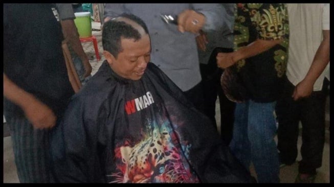 Unggul Versi Hitung Cepat, Cabup Pringsewu Riyanto Pamungkas Cukur Gundul