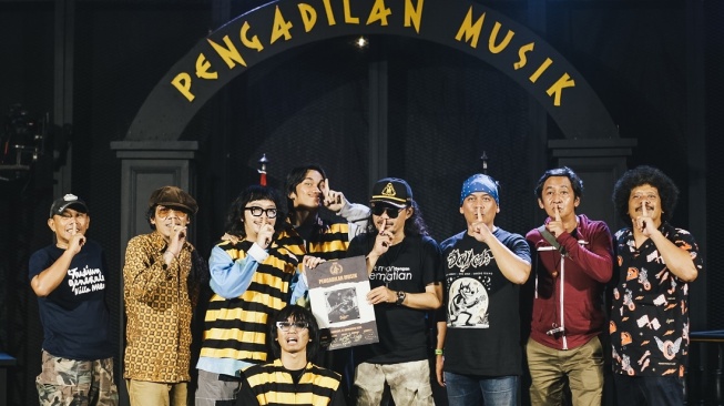 Band Dongker disidang di DCDC Pengadilan Musik. [DCDC]