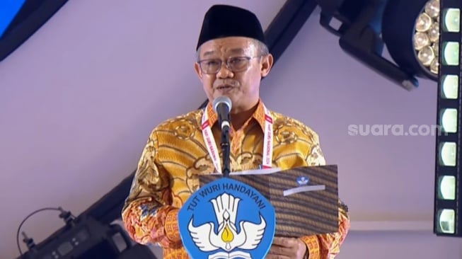 Mendikdasmen Umumkan Kebijakan Baru Mulai 2025, Guru Dijamin Lebih Fokus Mengajar