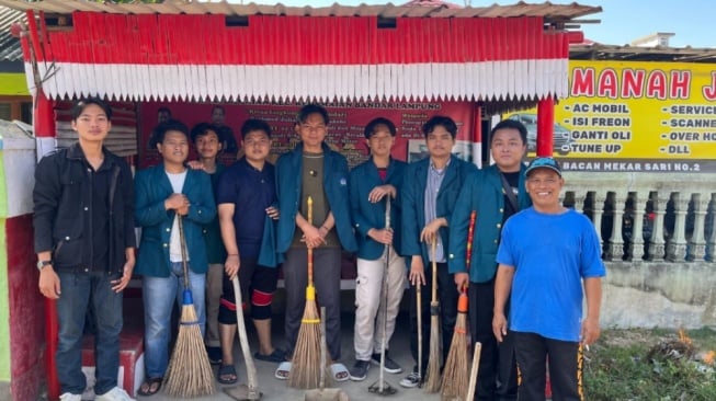 Mahasiswa Universitas Lampung Ajak Warga Gotong Royong Peduli Lingkungan