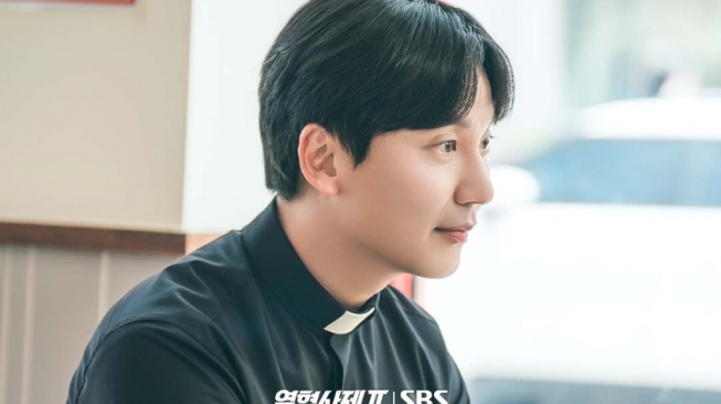 SpoilerThe Fiery Priest 2 Eps 7, Kim Nam Gil Parodikan Drakor Reply 1988?