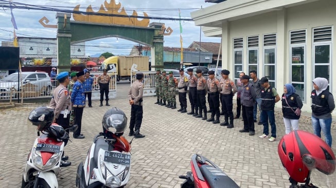 Siaga 24 Jam! 440 Polisi Amankan Penghitungan Suara Tingkat PPK di Bandar Lampung