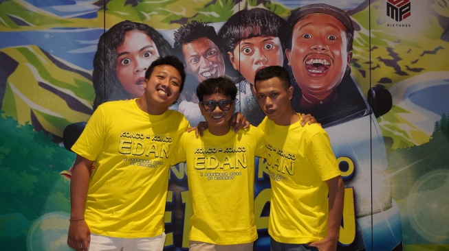 Makuboys saat premiere film Konco-Konco Edan di Cikini, Jakarta Pusat pada Jumat (29/11/2024) [MPS Pictures]