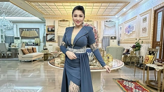 Fitri Carlina Bangga Lagu Ciptaannya Untuk Suami Masuk Nominasi AMI Awards 2024