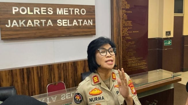 Kasi Humas Polres Metro Jakarta Selatan AKP Nurma Dewi memberikan keterangan pers di Polres Metro Jakarta Selatan, Jakarta, Senin (2/12/2024). ANTARA/Luthfia Miranda Putri