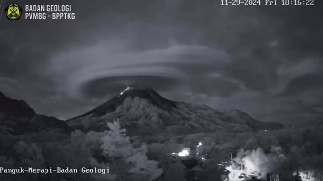 Tiba-tiba Muncul di Puncak Gunung Merapi, Apa Itu Awan Lentikular?