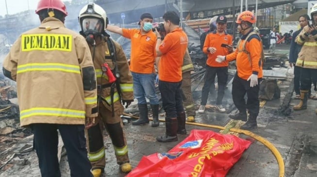 Kebakaran di Simpang Matraman Jakpus, Satu Orang Meninggal