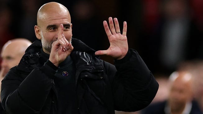 Arti Pose 6 Jari Pep Guardiola ke Fans Liverpool