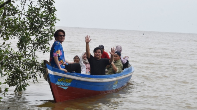 Menari Bersama Ombak, Keseruan Menyusuri Hutan Mangrove di Kuala Tungkal