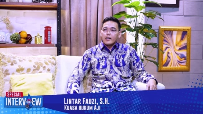 Lintar Fauzi pengacara Aji penyiram air keras ke Agus Salim. [YouTube/Cumicumi]