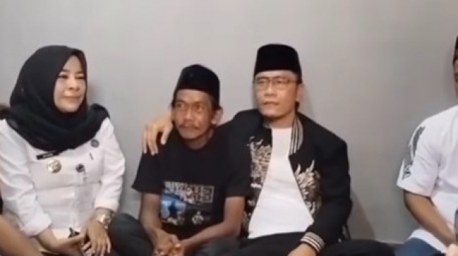 Gus Miftah dan Sunhaji penjual es teh viral. (Instagram)