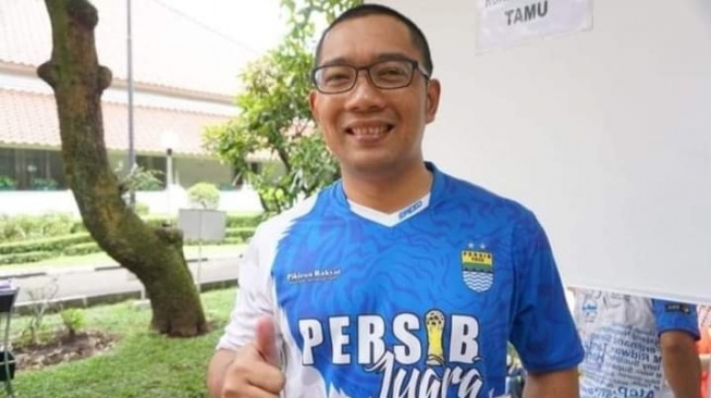 Bawa-bawa Persija Saat Kampanye, Foto Ridwan Kamil Pakai Jersey Persib Juara Viral: Kembali ke Setelan Pabrik!