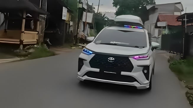 Telolet Revolution: Ketika Mobil Pribadi Tiru Tren Bus, Ini Videonya