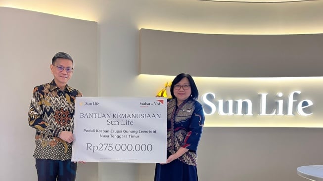 Sun Life Salurkan Bantuan untuk Korban Erupsi Gunung Lewotobi