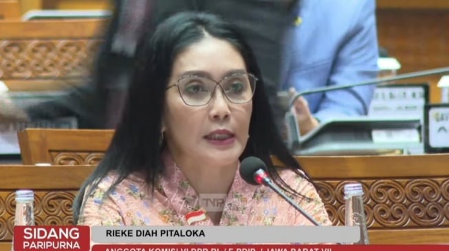 Anggota DPR RI dari Fraksi PDIP Rieke Diah Pitaloka atau dikenal Oneng. (Foto: Bidik layar video)