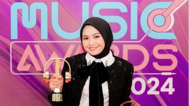 Lirik Bunga Hati dari Salma Salsabil: Lagu Kaum Galau Menang AMI Awards 2024