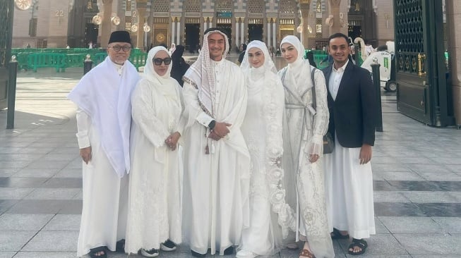 Zumi Zola menikah dengan Putri Zulkifli Hasan (Instagram)