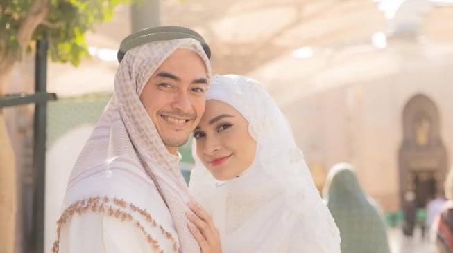 Perjalanan Cinta Zumi Zola dan Putri Zulhas: Kini Menikah di Madinah