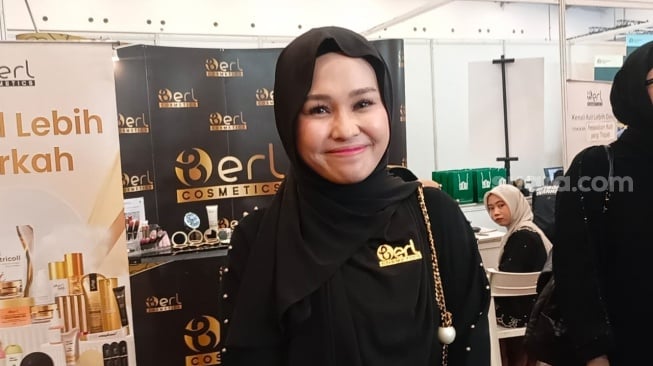 Erlynie, sahabat Irish Bella ditemui di ICE BSD, Tangerang Selatan pada Jumat (6/12/2024). [Suara.com/Rena Pangesti]