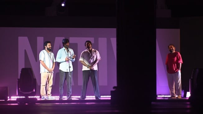 Vinothraj PS dan tim, Sutradara The Adamant Girl di Alternativa Film Awards & Festival 2024 (dok. inDrive)