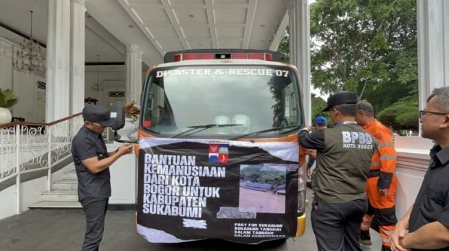 Pemkot Bogor mengirim bantuan kemanusiaan ke lokasi bencana Kabupaten Sukabumi, Kamis (5/12/2024). (ANTARA/Shabrina Zakaria)