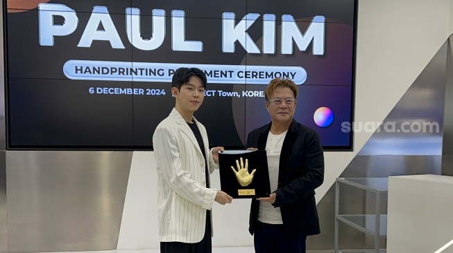 Paul Kim di acara ulang tahun ke-2 Korea 360 Jakarta pada Jumat (6/12/2024). [Suara.com/Sumarni]