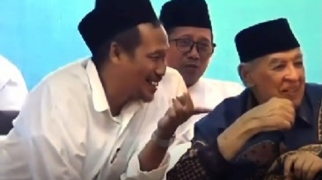 Gus Baha dan Quraish Shihab dalam acara Ngaji Bareng di UII Yogyakarta pada Kamis (5/12/2024) [TikTok/@syahrijalalhakim16]