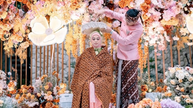 Lengkap Banget, Ini Isi Souvenir Acara 7 Bulanan Lesti Kejora: Ada Parfum hingga Hijab Bermerek