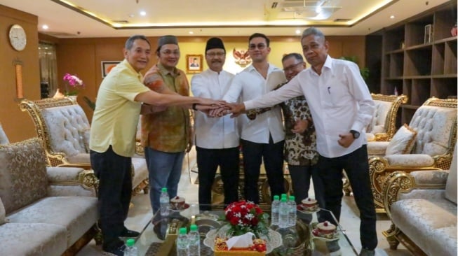 Denny Sumargo dan Farhat Abbas berdamai (Kemensos)