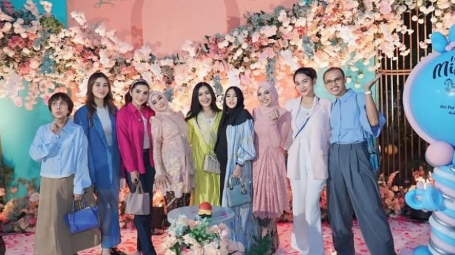 Iis Dahlia hadiri acara peringatan 7 bulan kehamilan Lesti Kejora (Instagram/@ashanty_ash)