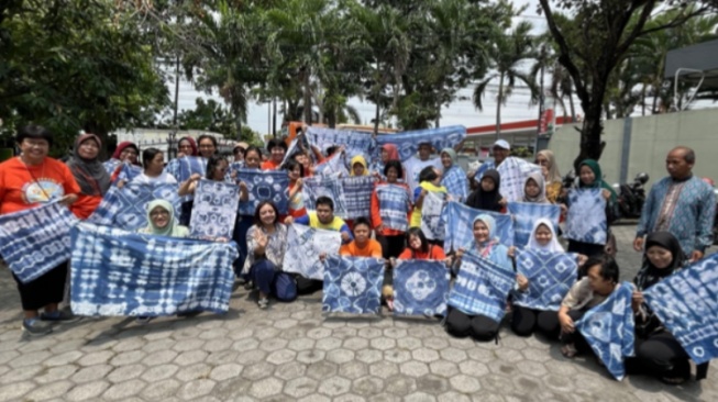 Ciptakan Motif Unik, Anak Down Syndrome Berkreasi dengan Batik Shibori