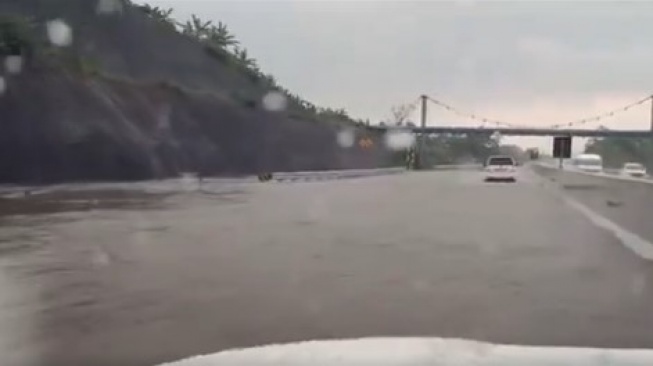 Banjir, Tol Pandaan-Malang Sempat Nyaris Tertutup Air