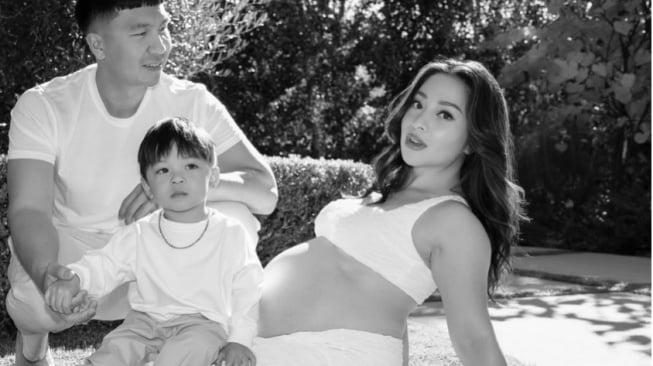 7 Potret Maternity Shoot Nikita Willy Jelang Persalinan, Cantiknya Effortless