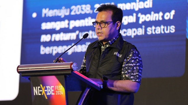 Wakil Menteri Komunikasi dan Digital Nezar Patria ketika memberikan sambutan dalam acaraNex-BE Fest 2024 yang berlangsung di Hotel Ritz Carlton, Jakarta, pada Kamis, (5/12/2024) (Dok. Telkom).