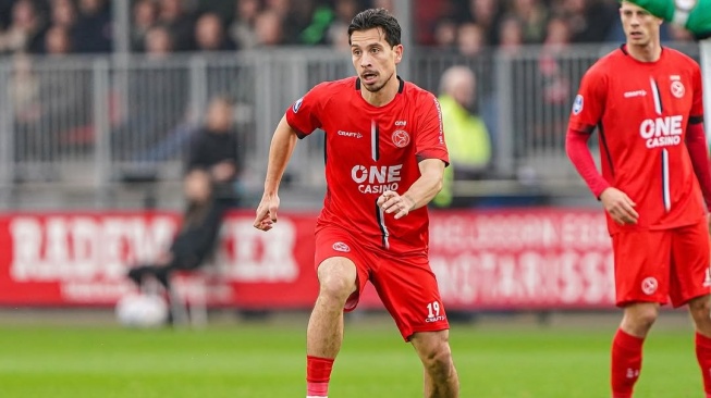 Thom Haye Menggila Bersama Almere City di Hari Spesialnya